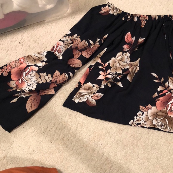 Charlotte Russe Floral Off the Shoulder Top - Picture 2 of 4